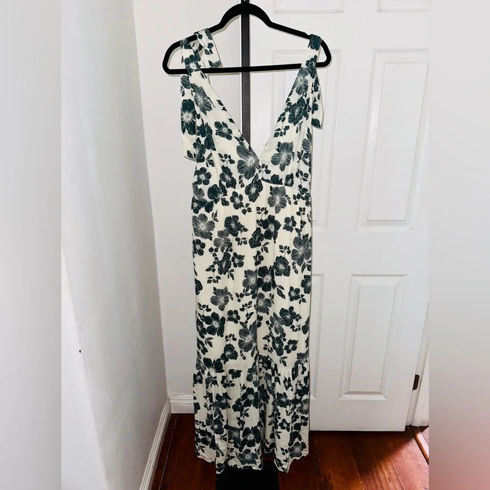 Abercrombie & Fitch Cream Maxi Dress with Dark Green Floral Print
